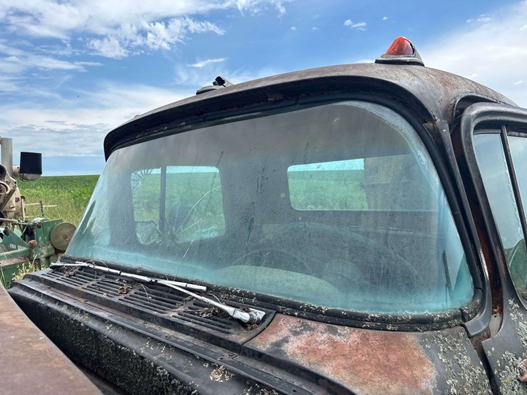 chevy-400-truck-with-minneapolis-moline-corn-sheller-image-37
