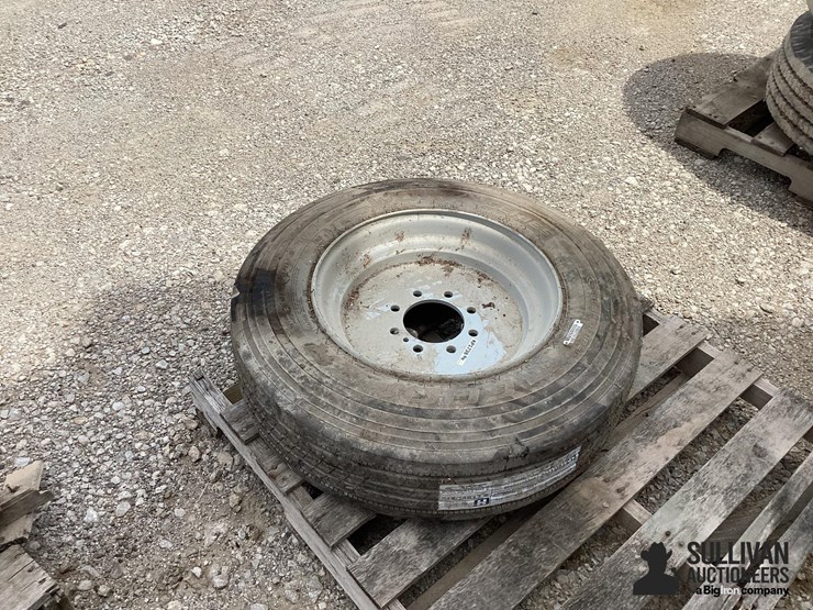 215/75r17.5-tire-&-rim-image-5