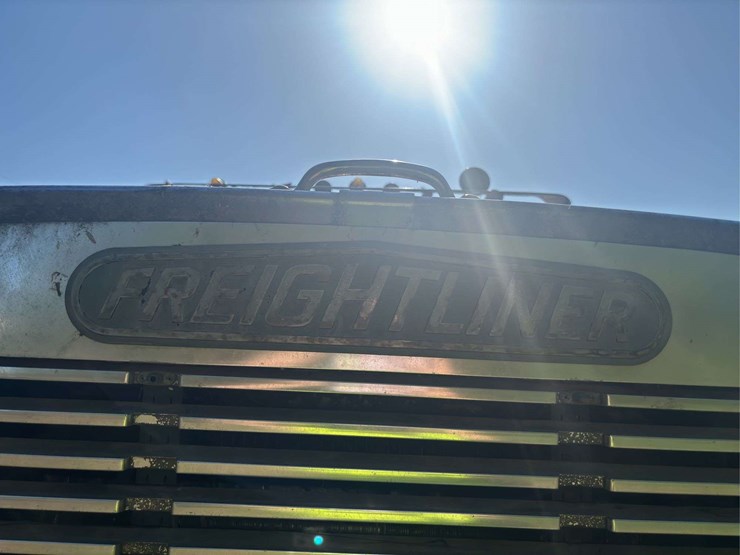 freightliner-semi-with-cummins-engine-image-67