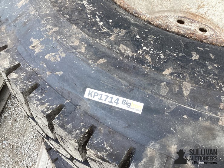 11r22.5-tires-&-rims-image-18
