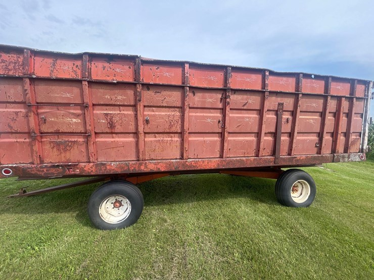 bradford-custom-grain-wagon-image-2