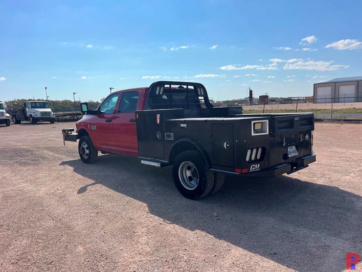 2018-dodge-ram-3500-image-12