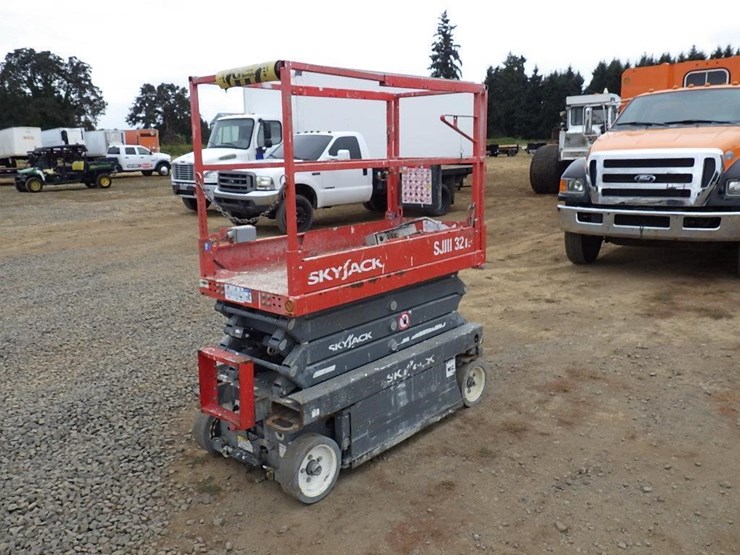 2017-skyjack-sj3219-scissor-lift-image-3