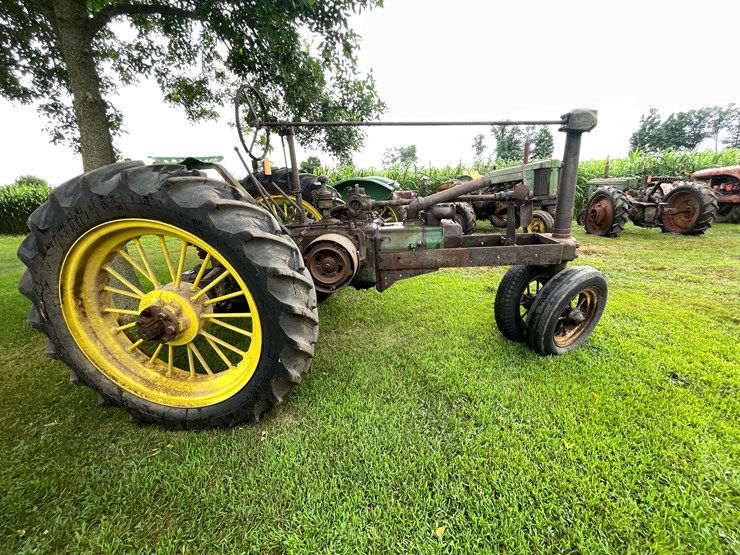 #6676-•-john-deere-parts-tractor-image-3