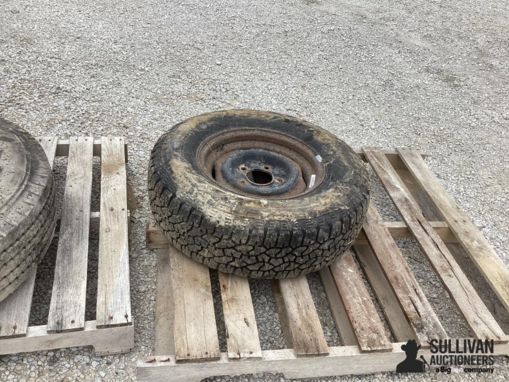235/75r15-tire-&-rim-image-10