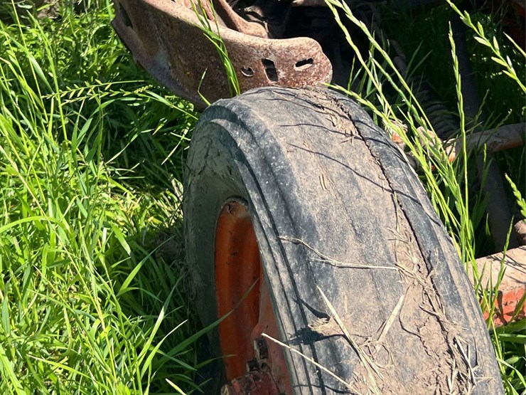 allis-chalmers-with-sickle-mower-image-15