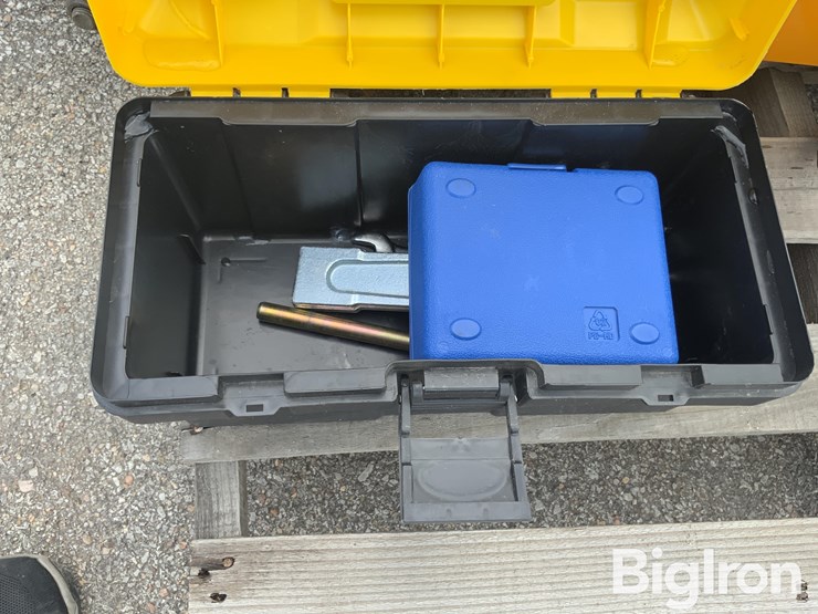 2025-giyi-680-skid-steer-post-driver-image-15