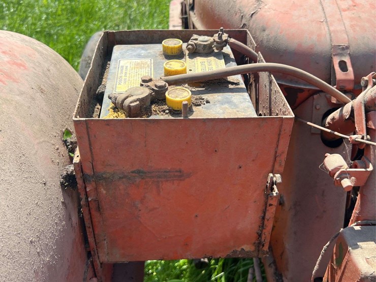 allis-chalmers-with-sickle-mower-image-44