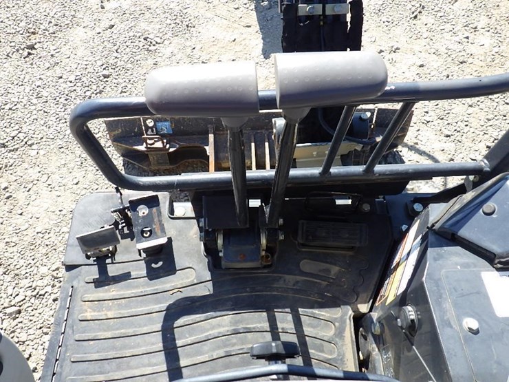 2019-deere-17g-image-26