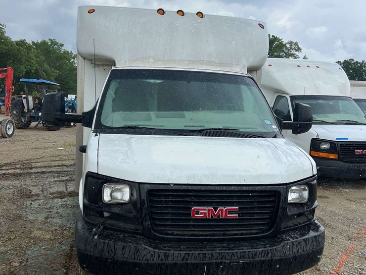 2013-gmc-3500-image-6