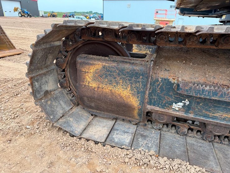 2013-hyundai-hx145-lcr-image-9