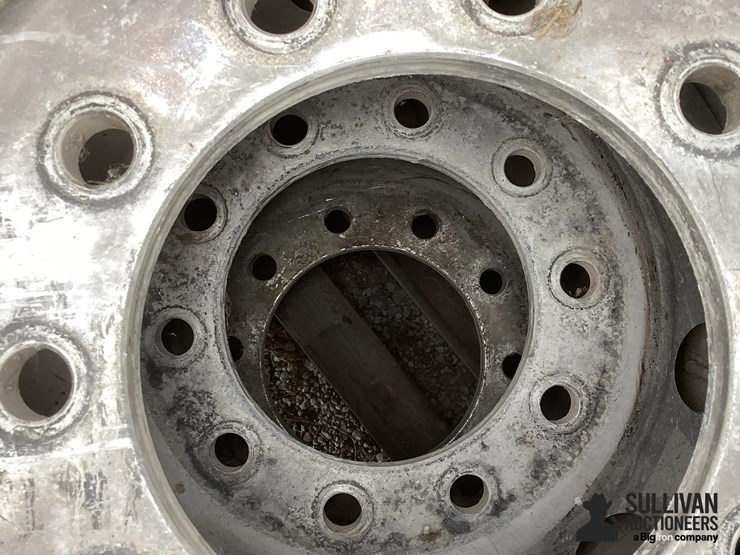 11r24.5-tires-&-rims-image-15