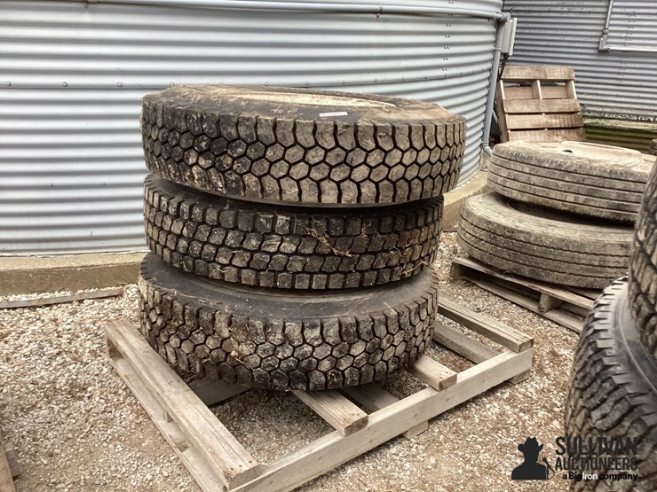 11r22.5-tires-&-rims-image-7
