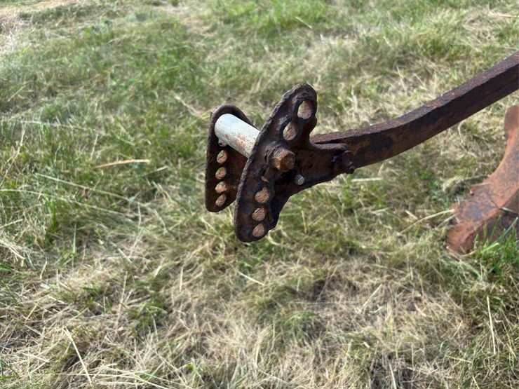 horse-drawn-potato-plow-image-7