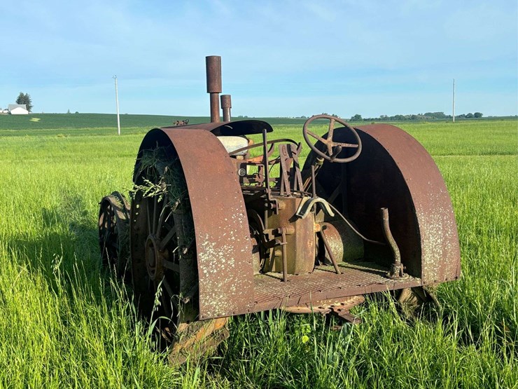 huber-4-cylinder-tractor-image-2