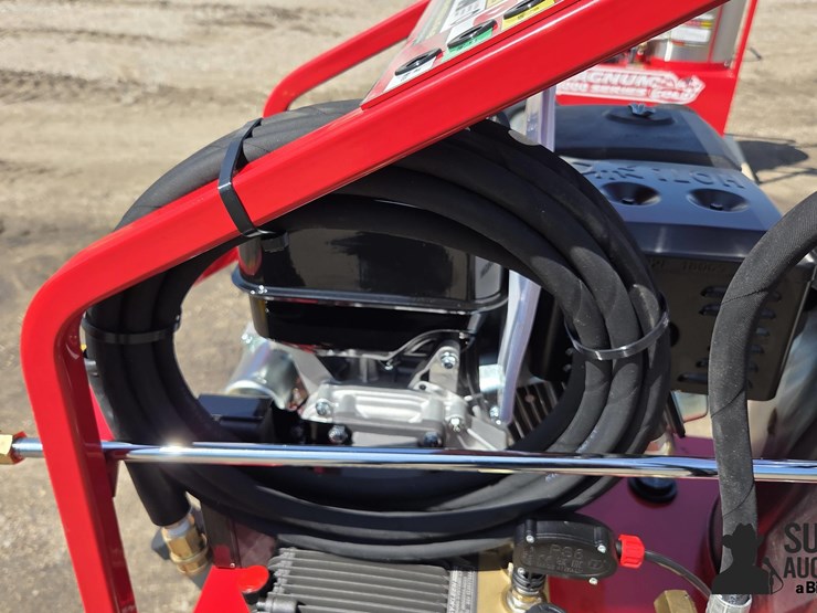 2025-magnum-4000-series-hot-water-pressure-washer-image-6