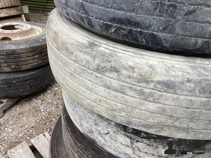 11r24.5-tires-image-11