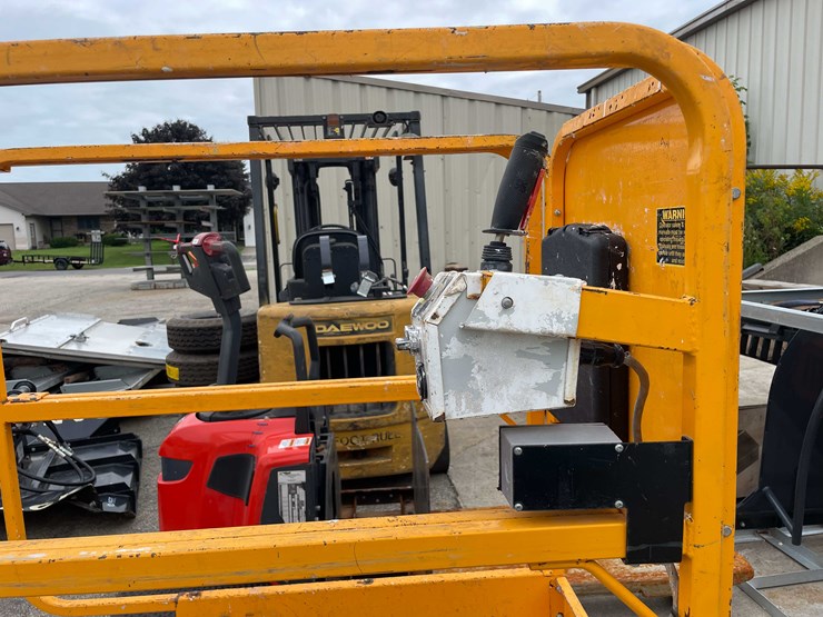 #1369-•-10'-scissor-lift-(o2)-image-15