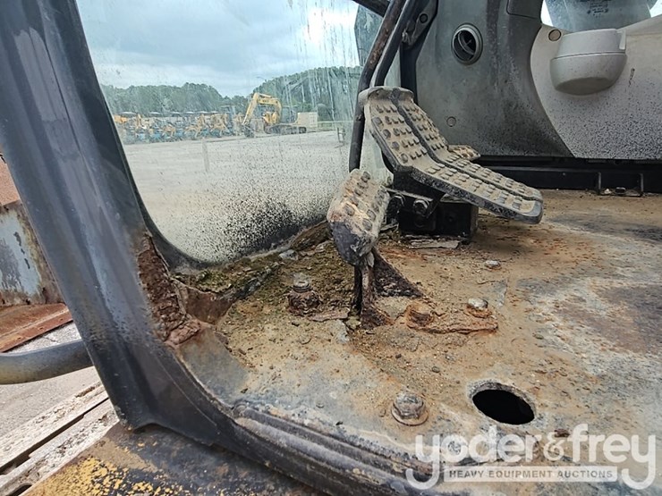 2011-deere-250g-lc-image-69