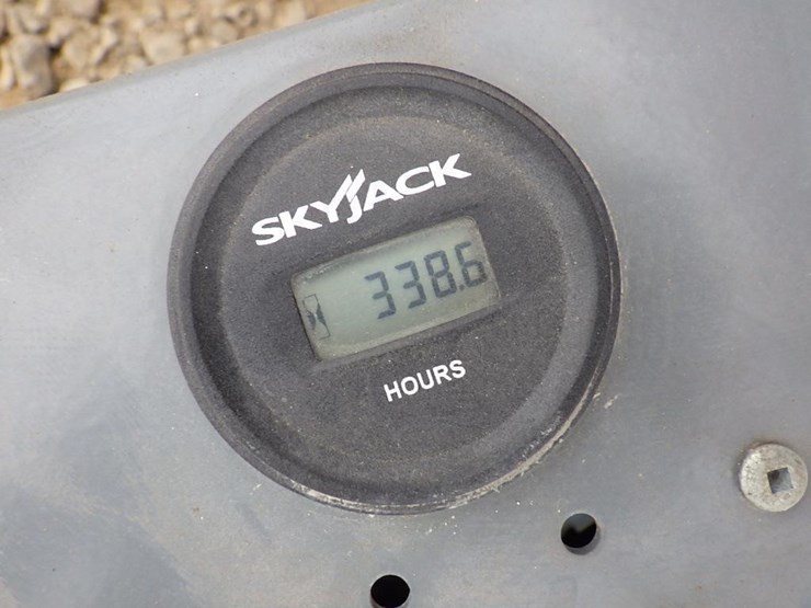 2017-skyjack-sj3219-scissor-lift-image-13