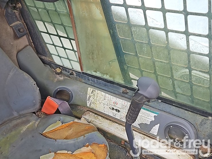 2007-bobcat-t300-image-40