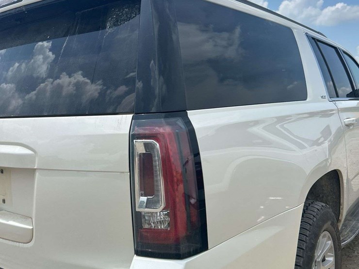 2015-gmc-yukon-xl-image-12