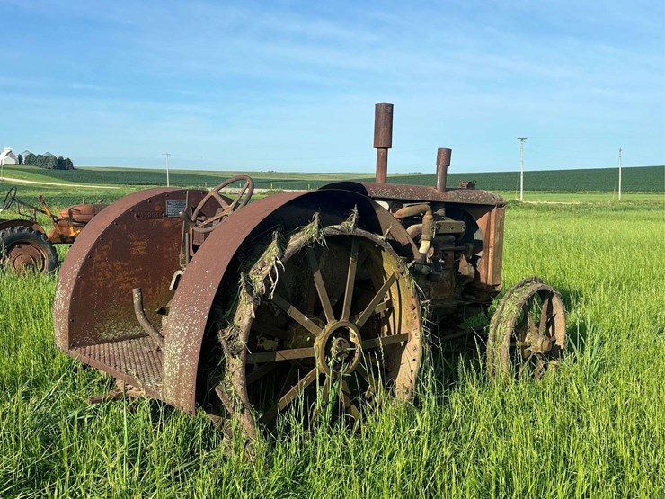 huber-4-cylinder-tractor-image-4