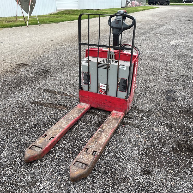 #6400 • Raymond Electric Pallet Jack