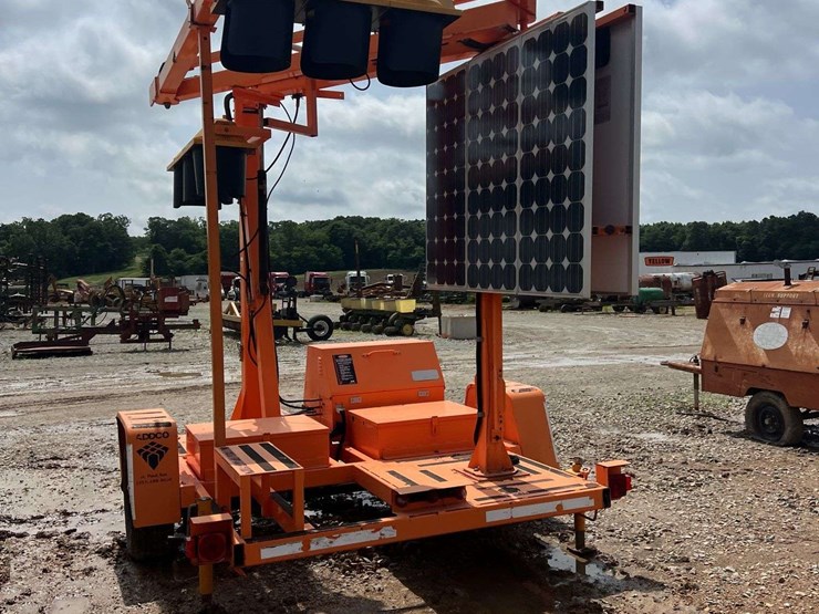 s/a-trailer-mounted-traffic-light-image-3