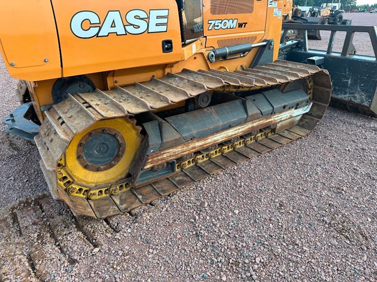 2020-case-750m-image-23