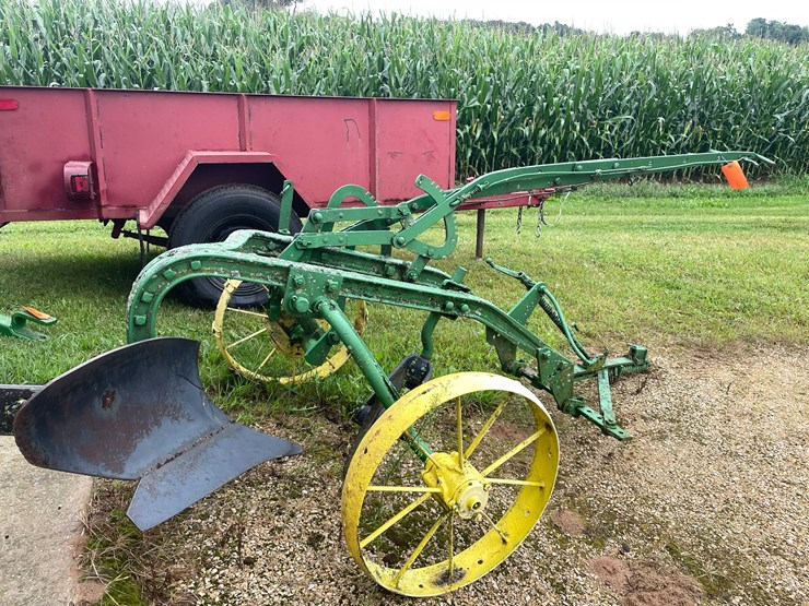 #6694-•-john-deere-moldboard-plow-image-1