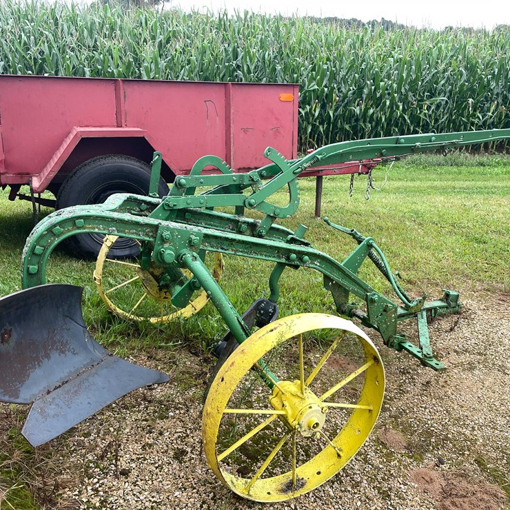 #6694 • John Deere Moldboard Plow