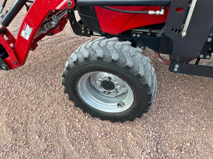 2011-case-ih-farmall-40-image-10
