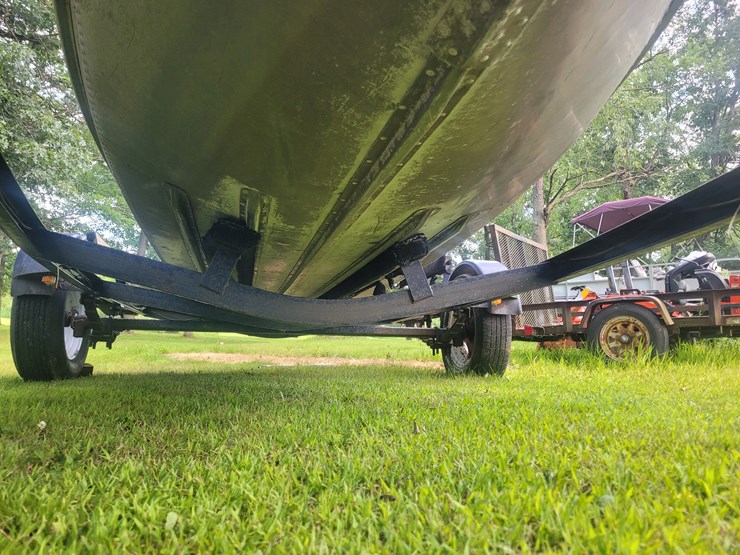 #1355-•-aluminum-boat-and-bayliner-trailer-(has-registration-card)-(located-in-dalton,-wi-)-image-6