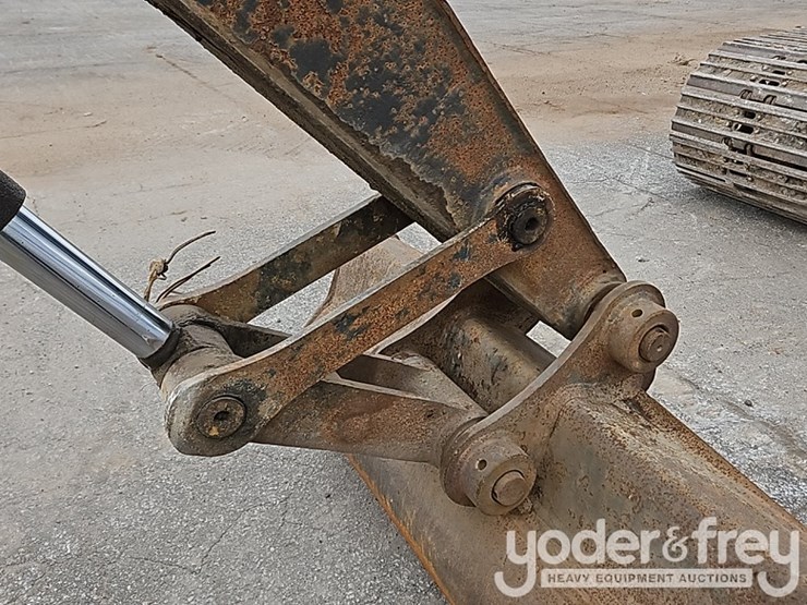 2011-deere-250g-lc-image-24