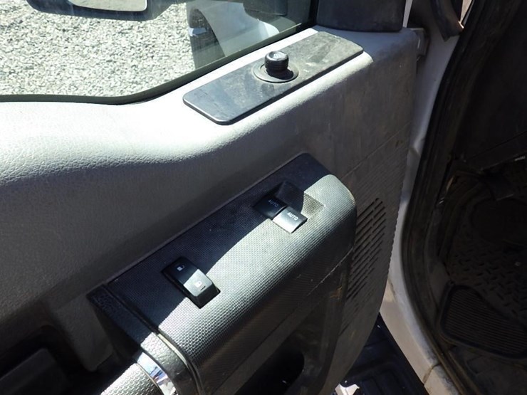 2013-ford-f550-image-25