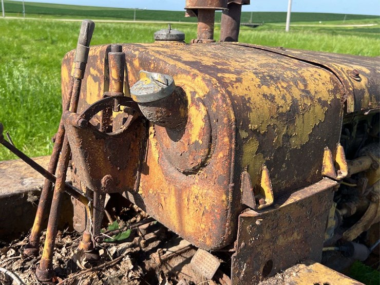 caterpillar-twenty-two-image-23
