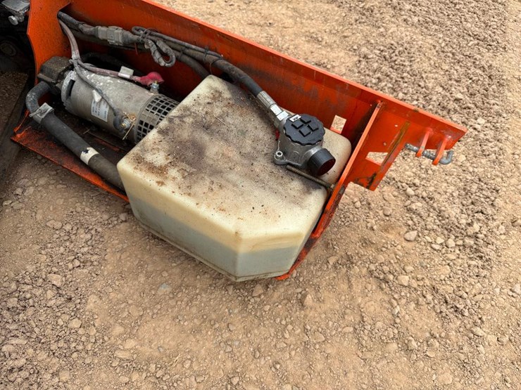 2017-jlg-1932r-image-21