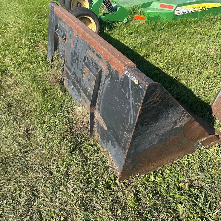 John Deere Light Material Bucket