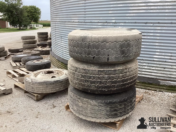65r22.5-tires-&-rims-image-3
