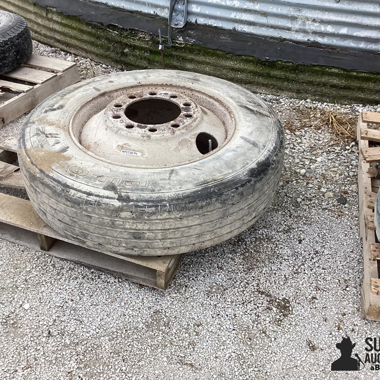 275/80R24.5 Tire & Rim