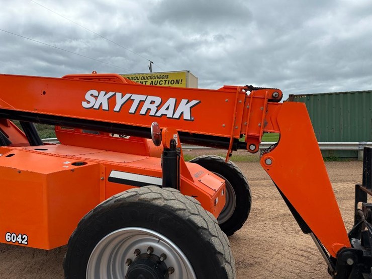 2015-sky-trak-6042-image-22