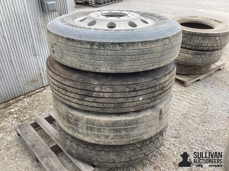 11r24.5-tires-&-rims-image-3