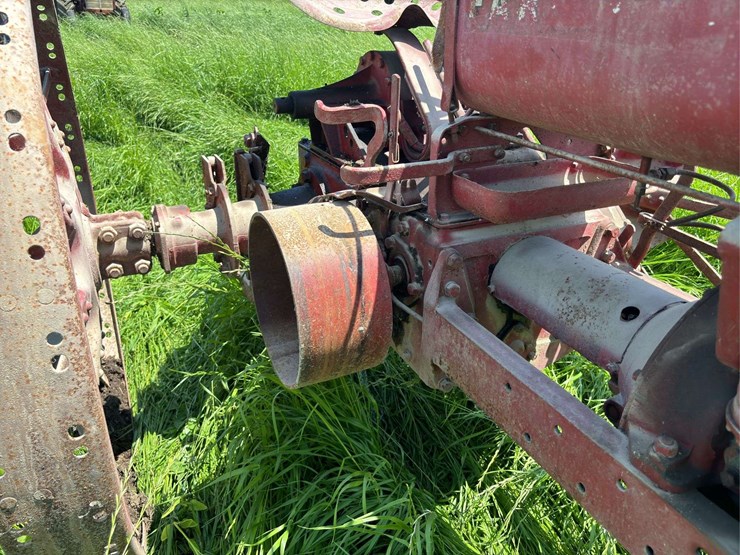 farmall-f12-image-41