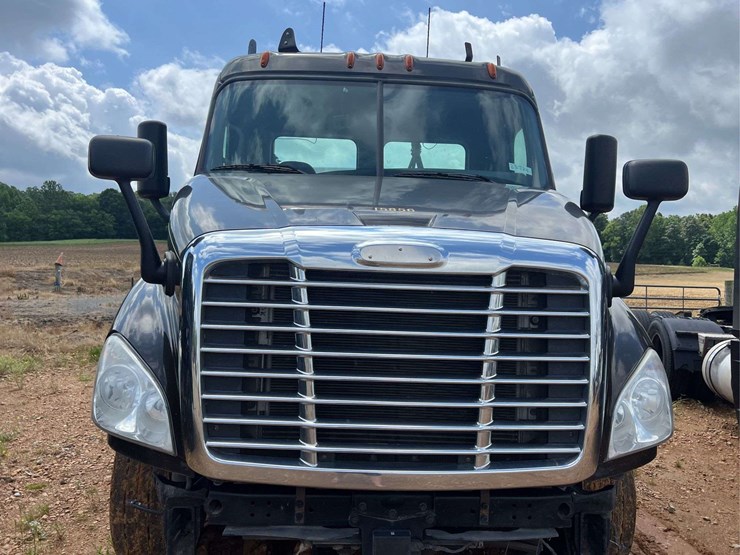 2017-freightliner-s/a-daycab-truck-*inop-image-7