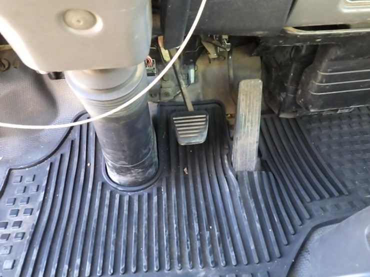 2000-isuzu-npr-image-25