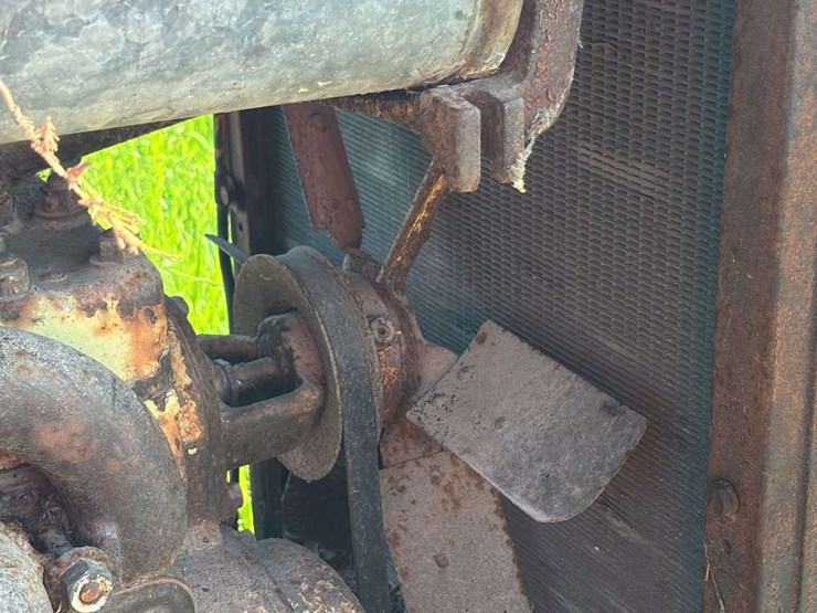 caterpillar-fifteen-crawler-image-15
