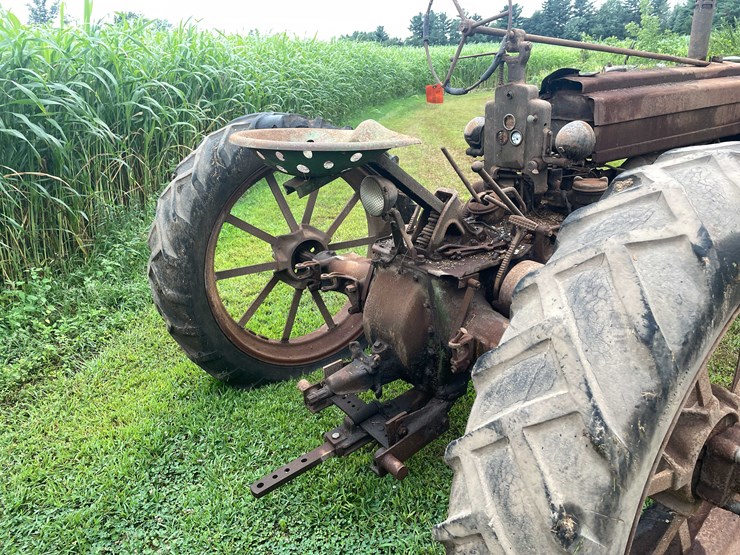 #6682-•-1946-john-deere-parts-tractor-image-12