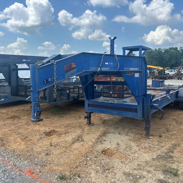 2013 5' x 22' T/A Gooseneck Trailer