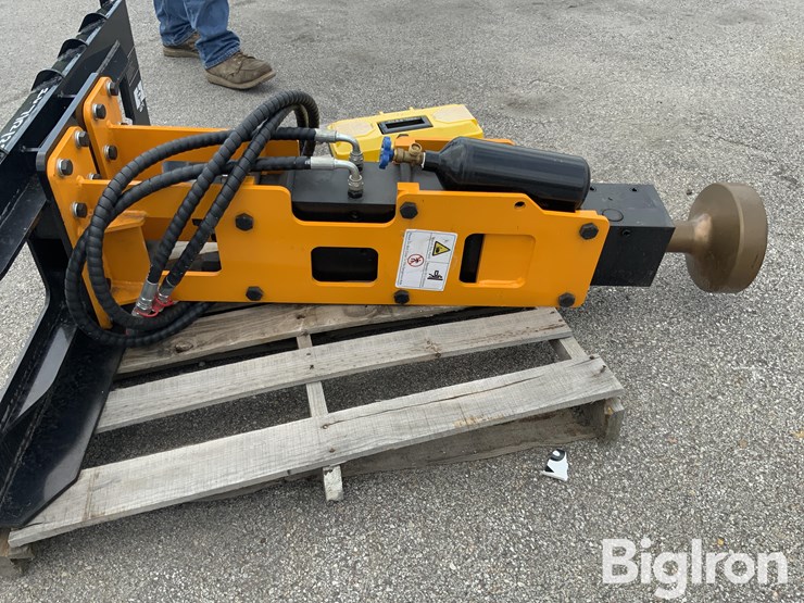 2025-giyi-680-skid-steer-post-driver-image-12